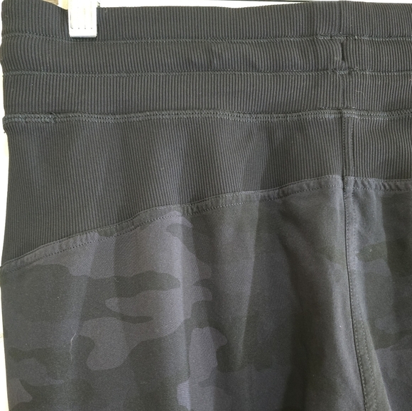 Lululemon Dance Studio Mid-Rise Jogger Heritage 365 Camo Deep Coal Black 8 Swift - Picture 10 of 11